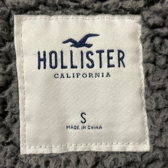 GRAY HOLLISTER WOMENS SHERPA FLEECE JACKET, SIZE SMALL, ZIPPER FRONT,  POCKETS - Picture 2 of 8